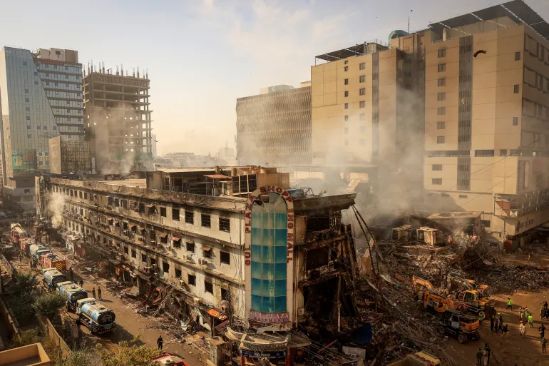 Devastating Fire at Gul Plaza in Karachi Leaves Dozens Dead and Many Missing